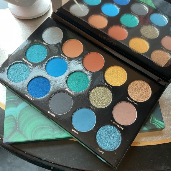 HIPdot Cenote Eyeshadow palette - Picture 2 of 3